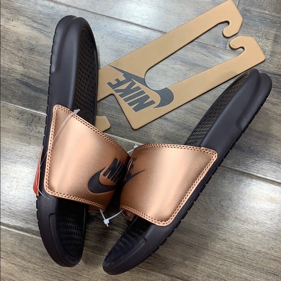 NIKE WMNS BENASSI JDI MTLC RED BRONZE/THUNDER GREY - Picture 16 of 16